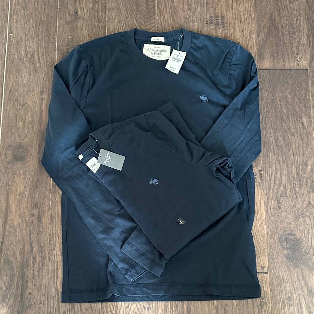 Abercrombie & Fitch Men's Dark Blue Long Sleeve Tee